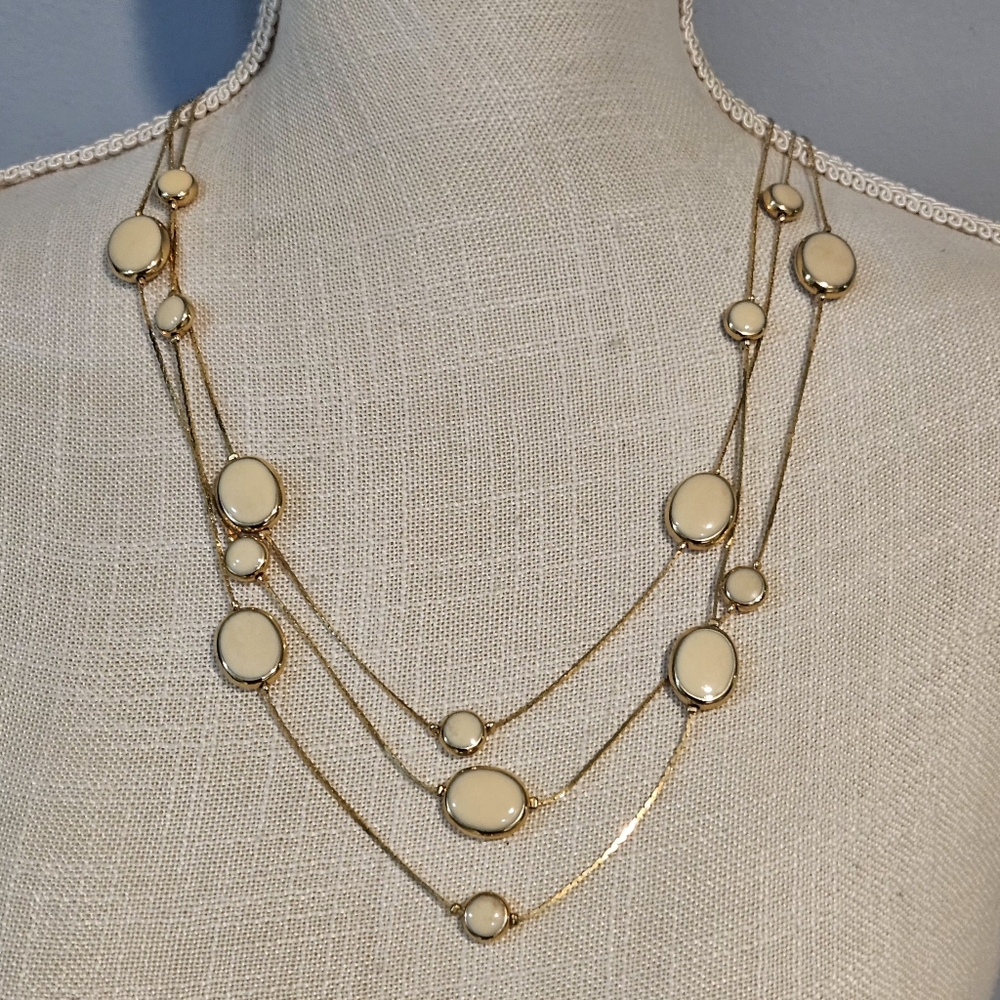 Vintage Avon Gold and Enamel Necklace